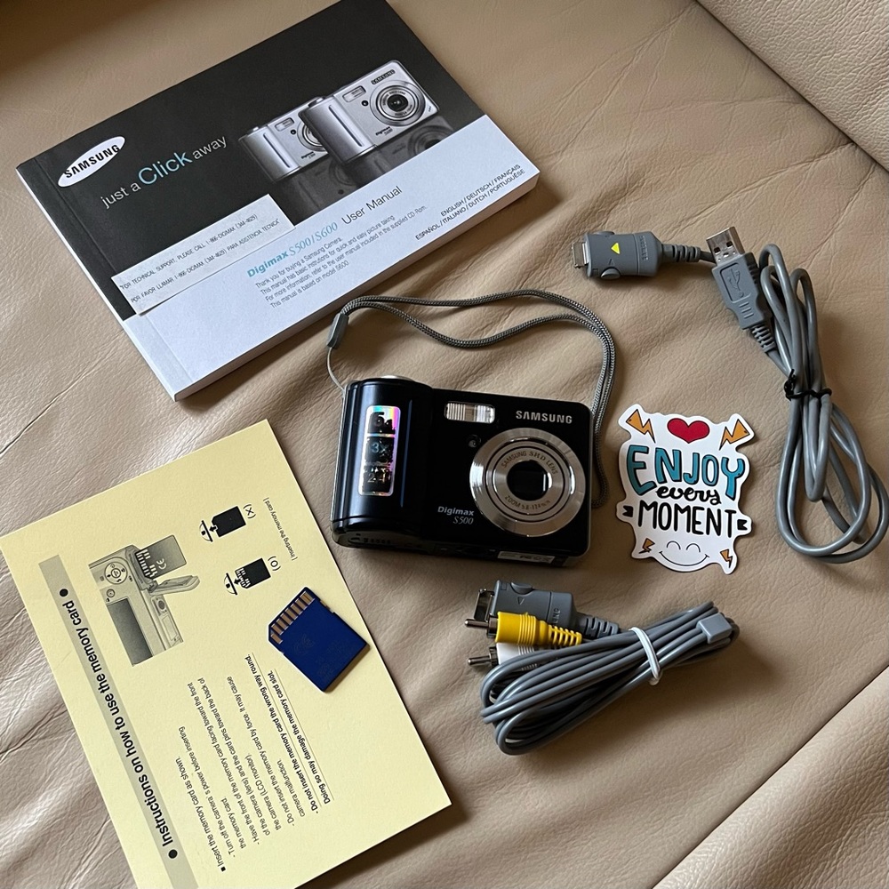 SAMSUNG DIGIMAX S500 5.1 MP DIGITAL CAMERA